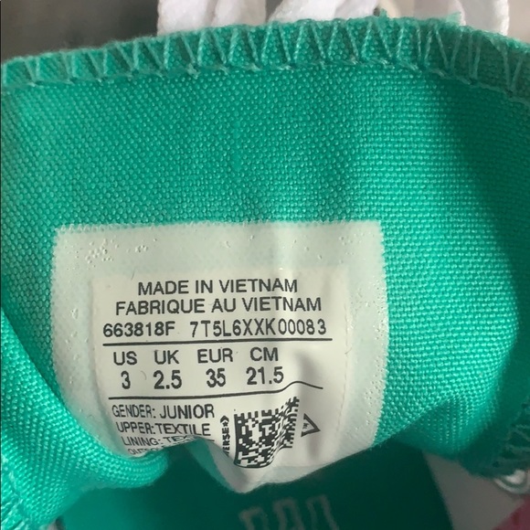 Gray converse - Picture 2 of 3